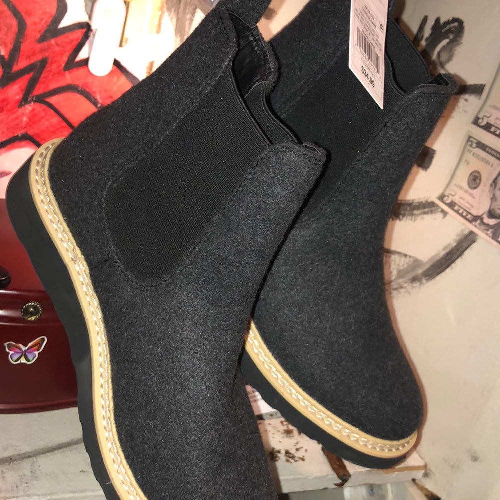 No lace women’s shoes 7/12